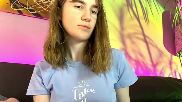 Snapshot of velina__ chatting on 09/18/25, 04:09 velina online show from 09/18/25, 04:09