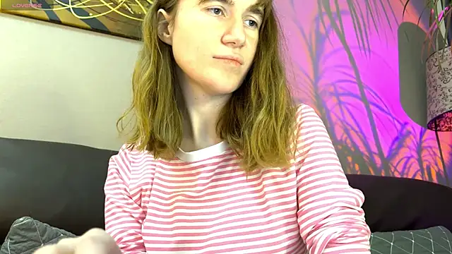 Snapshot of velina__ chatting on 09/19/25, 07:47 velina online show from 09/19/25, 07:47