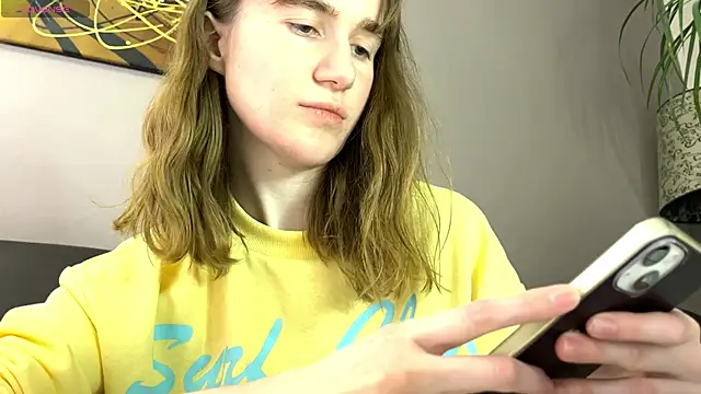 Snapshot of velina__ chatting on 09/27/25, 08:47 velina online show from 09/27/25, 08:47