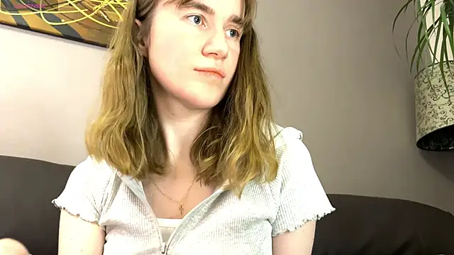 Snapshot of velina__ chatting on 10/04/25, 08:29 velina online show from 10/04/25, 08:29