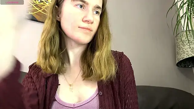 Snapshot of velina__ chatting on 10/05/25, 08:29 velina online show from 10/05/25, 08:29