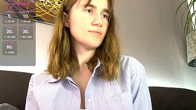 Snapshot of velina__ chatting on 10/11/25, 03:43 velina online show from 10/11/25, 03:43