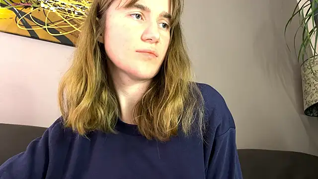 Snapshot of velina__ chatting on 10/14/25, 08:31 velina online show from 10/14/25, 08:31