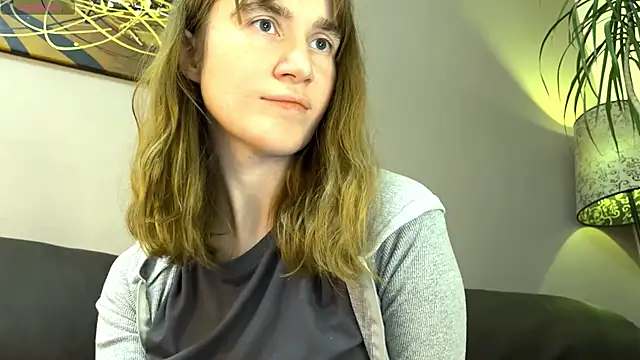 Snapshot of velina__ chatting on 10/19/25, 08:31 velina online show from 10/19/25, 08:31