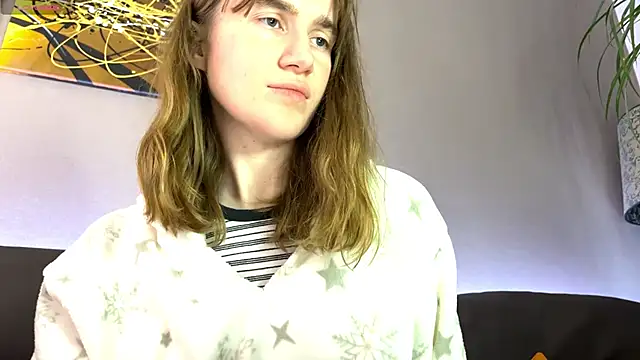 Snapshot of velina__ chatting on 10/24/25, 08:27 velina online show from 10/24/25, 08:27