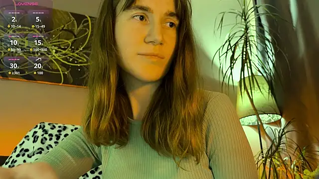 Snapshot of velina__ chatting on 12/16/25, 09:31 velina online show from 12/16/25, 09:31