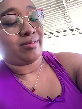 Snapshot of Yera_brown69 chatting on 10/22/25, 08:08 Yera brown69 online show from 10/22/25, 08:08