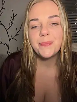 ItsLxsa online show from 10/04/25, 09:46