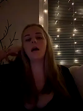 ItsLxsa online show from 10/20/25, 10:43