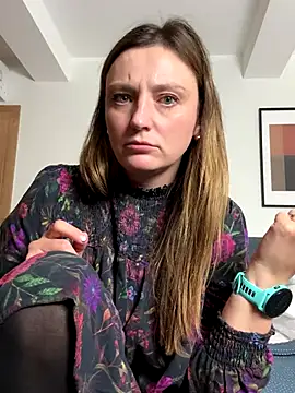 Velvetwitch87 online show from 10/09/25, 07:23