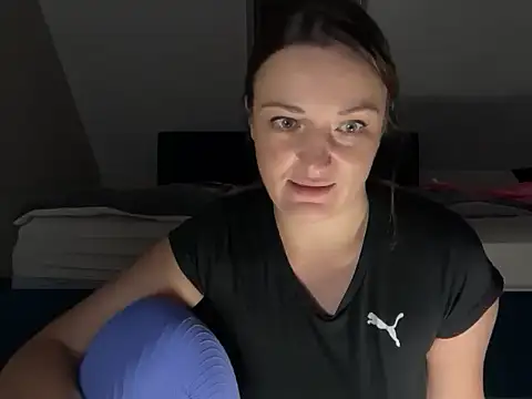 Snapshot of Velvetwitch87 chatting on 11/14/25, 06:06 Velvetwitch87 online show from 11/14/25, 06:06