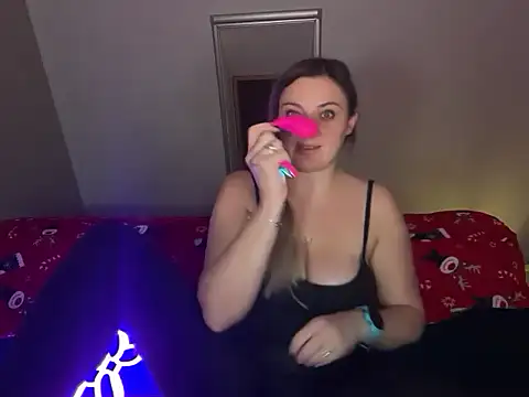 Snapshot of Velvetwitch87 chatting on 12/17/25, 06:14 Velvetwitch87 online show from 12/17/25, 06:14