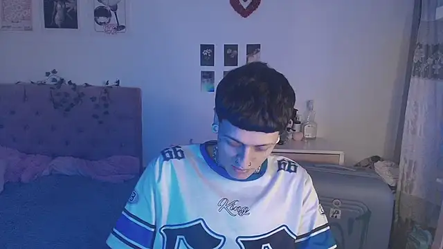 Snapshot of 2cyboy_ chatting on 09/14/25, 09:14 2cyboy online show from 09/14/25, 09:14