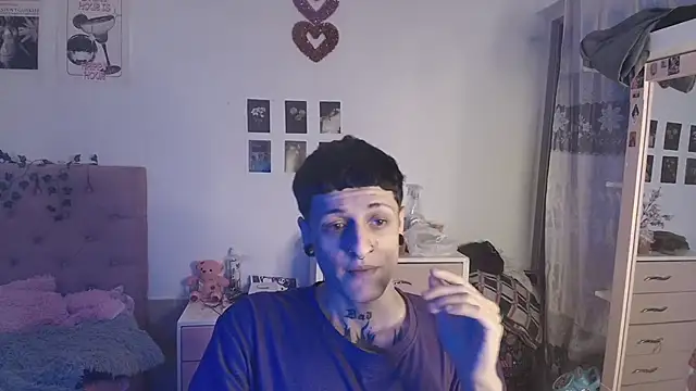 Snapshot of 2cyboy_ chatting on 09/22/25, 08:33 2cyboy online show from 09/22/25, 08:33