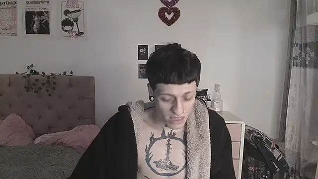 Snapshot of 2cyboy_ chatting on 09/25/25, 02:32 2cyboy online show from 09/25/25, 02:32