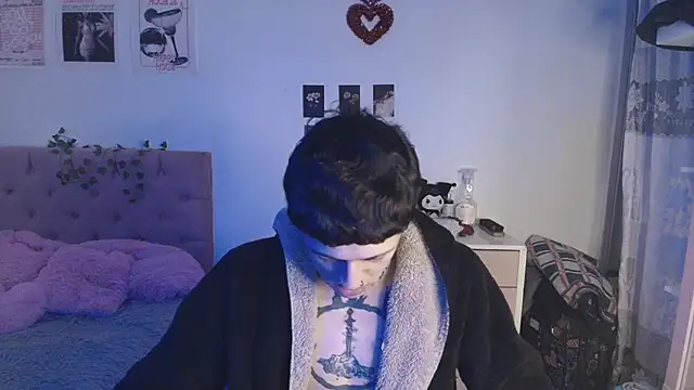 Snapshot of 2cyboy_ chatting on 09/30/25, 08:36 2cyboy online show from 09/30/25, 08:36