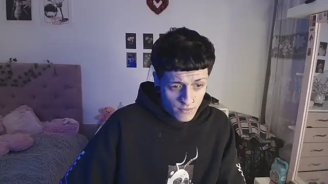 Snapshot of 2cyboy_ chatting on 10/02/25, 07:21 2cyboy online show from 10/02/25, 07:21