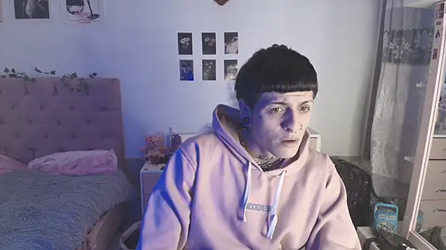 Snapshot of 2cyboy_ chatting on 10/14/25, 07:25 2cyboy online show from 10/14/25, 07:25