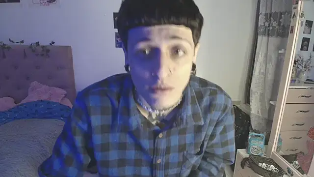 Snapshot of 2cyboy_ chatting on 10/15/25, 08:42 2cyboy online show from 10/15/25, 08:42