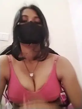 Snapshot of DivyaBhabhi69@xh chatting on 10/20/25, 04:02 DivyaBhabhi69xh online show from 10/20/25, 04:02