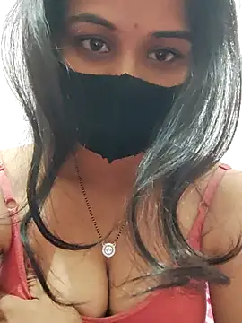 Snapshot of DivyaBhabhi69@xh chatting on 10/26/25, 04:35 DivyaBhabhi69xh online show from 10/26/25, 04:35