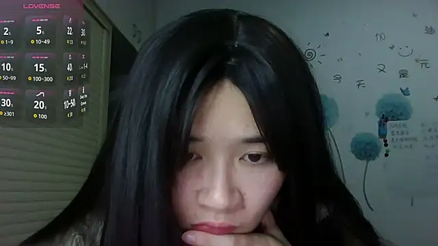 Snapshot of Monice1314 chatting on 12/17/25, 12:33 Monice1314 online show from 12/17/25, 12:33