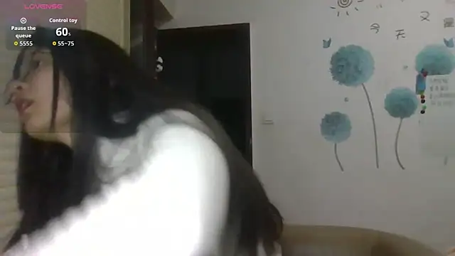 Snapshot of Monice1314 chatting on 12/18/25, 12:11 Monice1314 online show from 12/18/25, 12:11