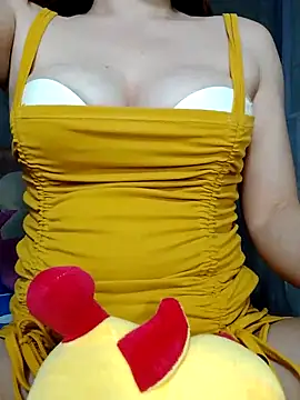 Snapshot of YuchengLy chatting on 10/26/25, 02:56 YuchengLy online show from 10/26/25, 02:56