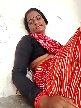 Snapshot of Suhani_hot12 chatting on 10/08/25, 10:24 Suhani hot12 online show from 10/08/25, 10:24