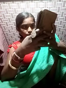 Snapshot of sadhna200 chatting on 11/27/25, 07:49 sadhna200 online show from 11/27/25, 07:49