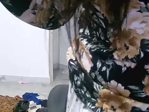 Snapshot of Mon-Luv chatting on 09/26/25, 04:55 Mon-Luv online show from 09/26/25, 04:55