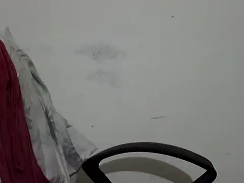 Snapshot of Mon-Luv chatting on 10/17/25, 04:53 Mon-Luv online show from 10/17/25, 04:53