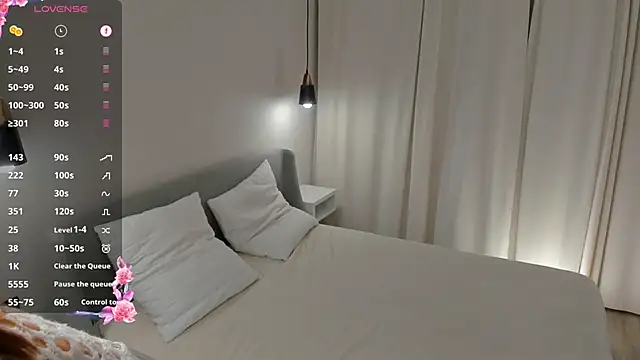 SirenaOstrem online show from 10/30/25, 01:07