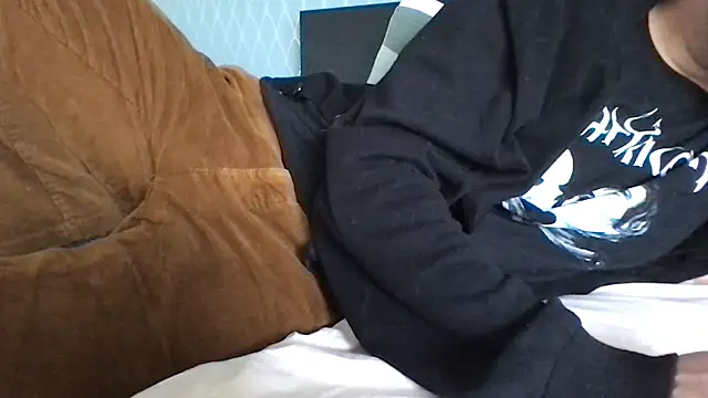 Snapshot of TomieSoichi chatting on 09/27/25, 04:23 TomieSoichi online show from 09/27/25, 04:23