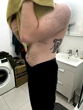 Snapshot of TomieSoichi chatting on 10/02/25, 05:03 TomieSoichi online show from 10/02/25, 05:03