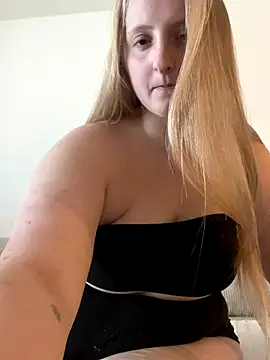 young hailey online show from 10/17/25, 07:55