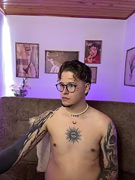 Snapshot of _tylerr_ chatting on 09/14/25, 04:50 tylerr online show from 09/14/25, 04:50