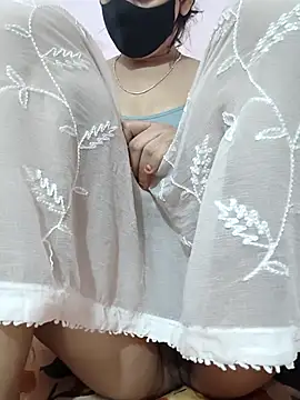 Snapshot of nice_touch9733 chatting on 11/30/25, 04:22 nice touch9733 online show from 11/30/25, 04:22