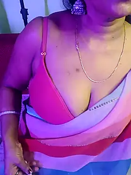 Snapshot of monaa-darling chatting on 10/15/25, 12:44 monaa-darling online show from 10/15/25, 12:44