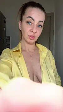 Roxanne Skye online show from 12/05/25, 03:41