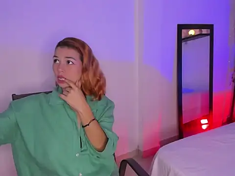 Snapshot of selene_boyer chatting on 12/02/25, 04:57 selene boyer online show from 12/02/25, 04:57