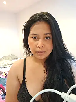 Snapshot of Alessandraa- chatting on 09/28/25, 10:26 Alessandraa- online show from 09/28/25, 10:26