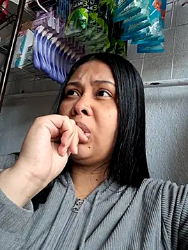 Snapshot of Alessandraa- chatting on 10/20/25, 03:45 Alessandraa- online show from 10/20/25, 03:45