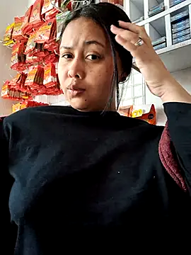 Snapshot of Alessandraa- chatting on 10/25/25, 04:13 Alessandraa- online show from 10/25/25, 04:13