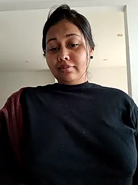 Snapshot of Alessandraa- chatting on 10/26/25, 09:21 Alessandraa- online show from 10/26/25, 09:21