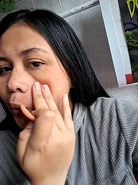 Snapshot of Alessandraa- chatting on 10/30/25, 03:02 Alessandraa- online show from 10/30/25, 03:02