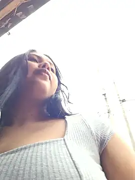 Snapshot of Alessandraa- chatting on 10/31/25, 07:37 Alessandraa- online show from 10/31/25, 07:37