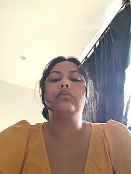 Snapshot of Alessandraa- chatting on 11/03/25, 08:43 Alessandraa- online show from 11/03/25, 08:43