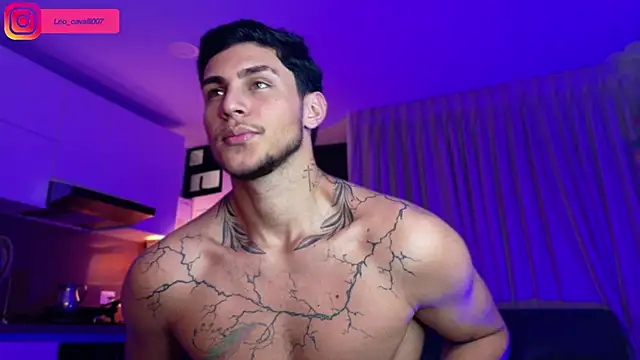 Snapshot of LeoCavalli_ chatting on 09/17/25, 04:19 LeoCavalli  online show from 09/17/25, 04:19