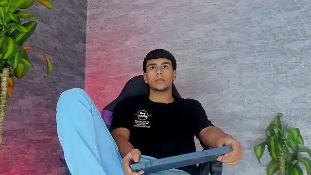 Snapshot of CHR58_ chatting on 09/21/25, 02:57 CHR58  online show from 09/21/25, 02:57